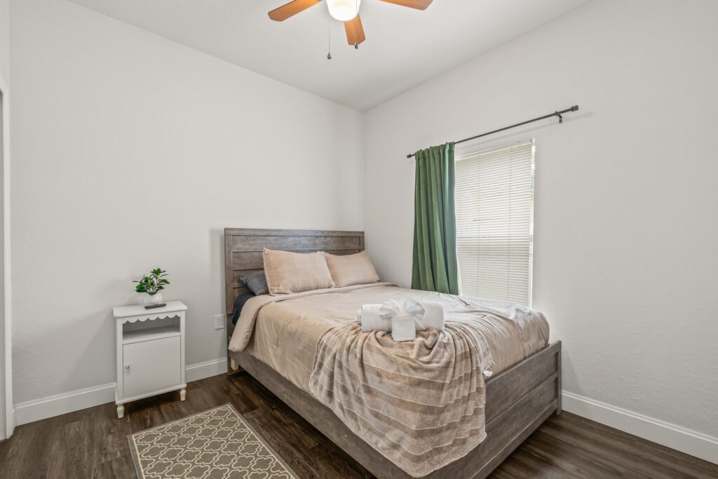 32_3016 e chelsea st-12